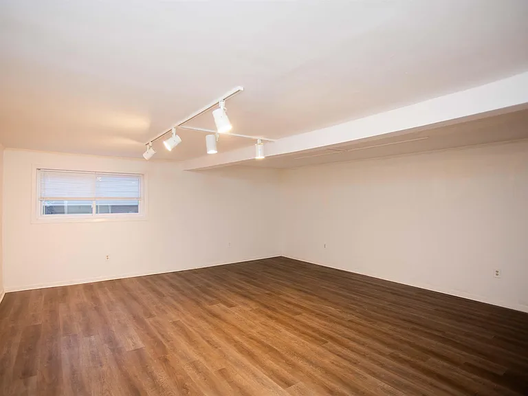 1506 Alberta Dr — Photo 17