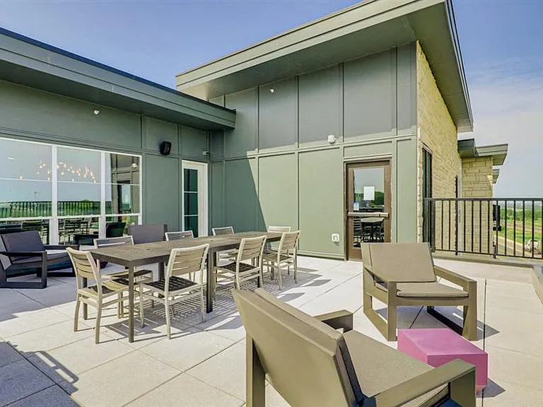 Maven Apartments — Photo 35