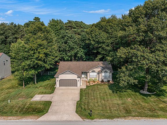 3rd image of 3672 Whispering Woods Dr