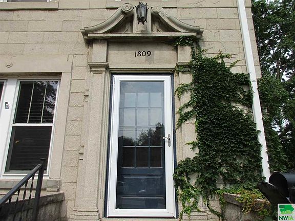 2nd image of 1809 S Hennepin St