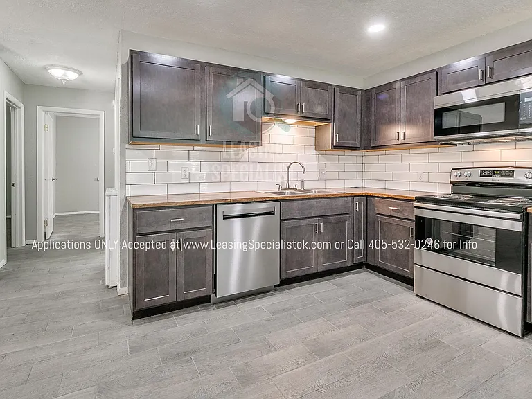 1025 Parsons St — Photo 12