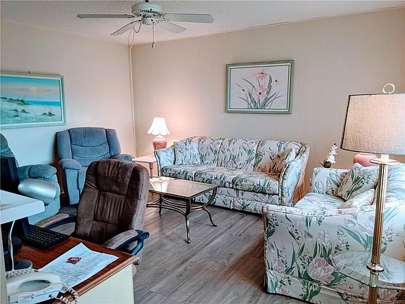 4th image of 22375 Edgewater Dr Unit 109