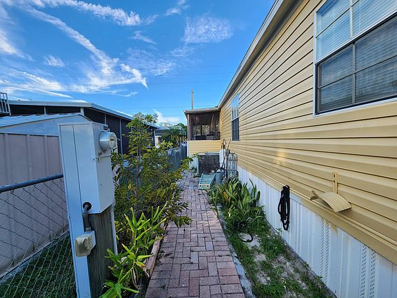 5th image of 9838 Elm Way