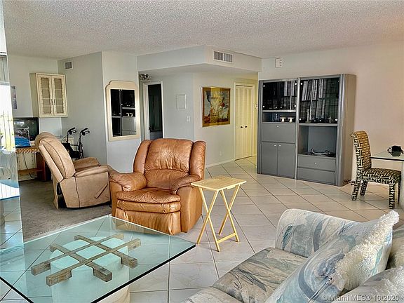 3rd image of 4330 Hillcrest Dr APT 819