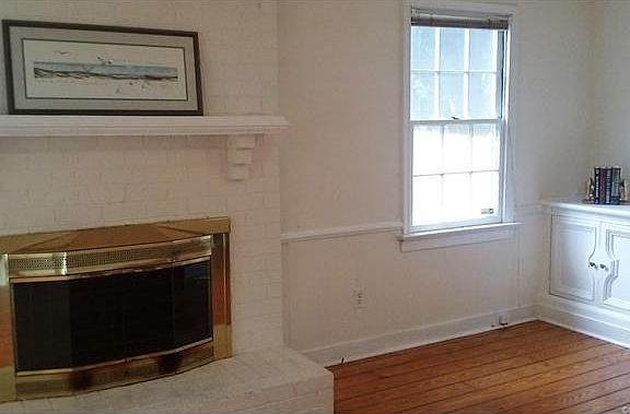 3rd image of 1812 Larkhill Ln
