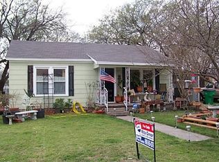 1807 N Culberson St, Gainesville, TX 76240