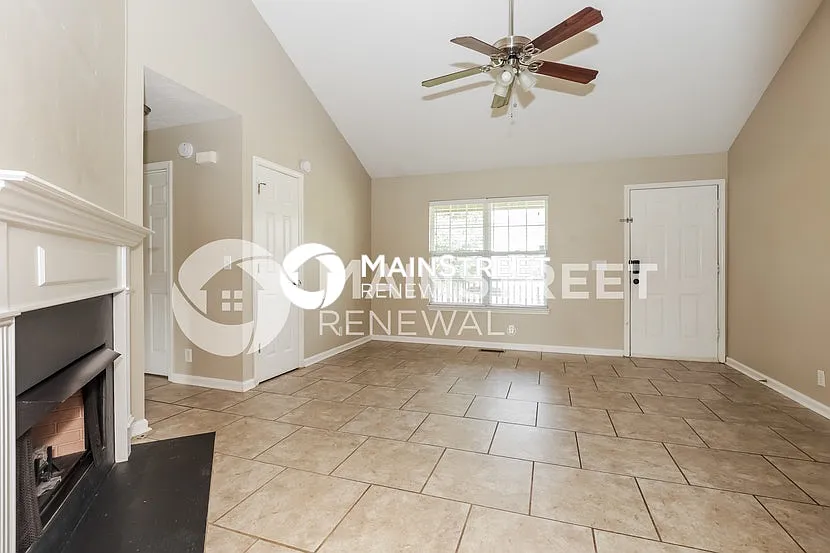 728 Stone Hedge Dr — Photo 3