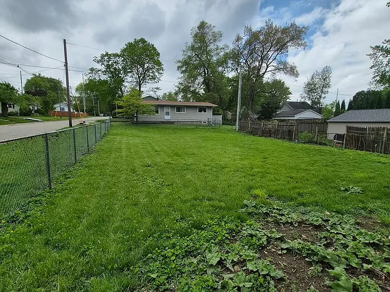 1001 S Hinshaw Ave — Photo 15