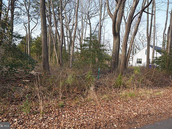 5th image of 8 New Castle Ct