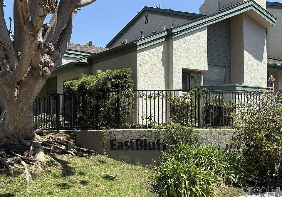 3253 Caminito Eastbluff #30
