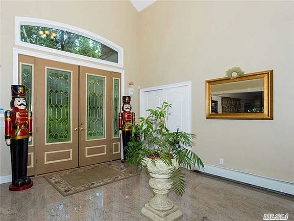3rd image of 16 Watercrest Ct
