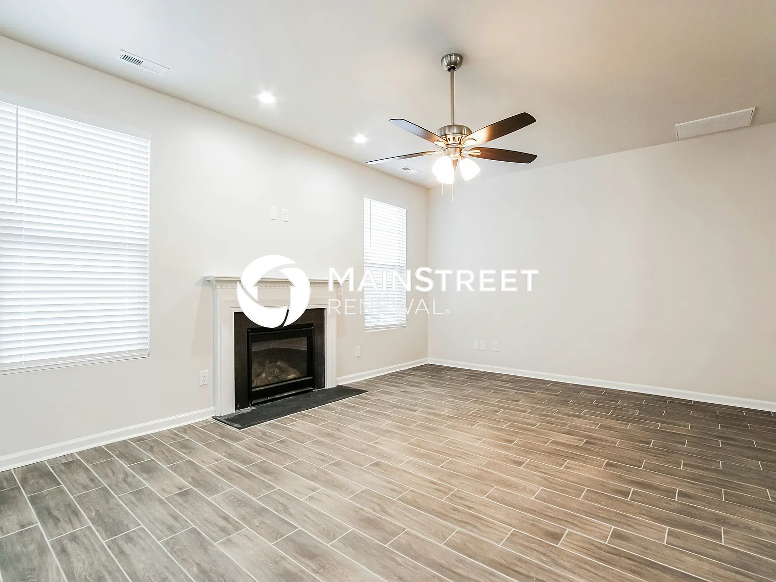 1445 Lombar Street — Photo 2