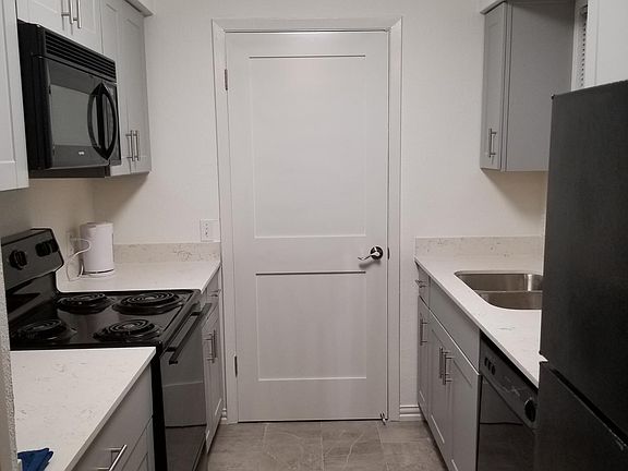 3rd image of 6646 E Lovers Ln APT 1308