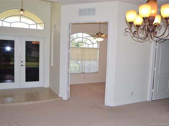 5th image of 2419 SE Rock Springs Dr
