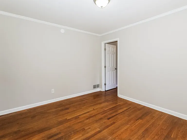 4775 Ben Hill Rd — Photo 11