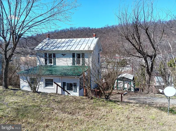 322 S Laurel Ave, Berkeley Springs, WV 25411