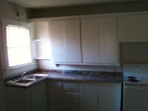 5th image of 401 Westland St