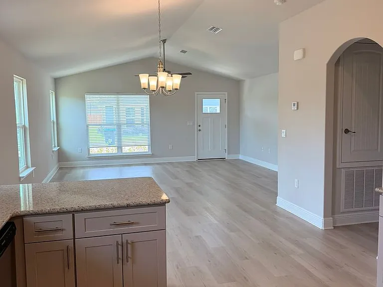 1007 Bayside St — Photo 7