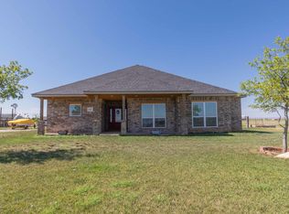 1435 Cavanaugh St, Claude, TX 79019