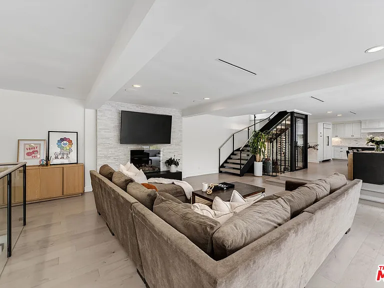 760 S San Rafael Ave — Photo 25