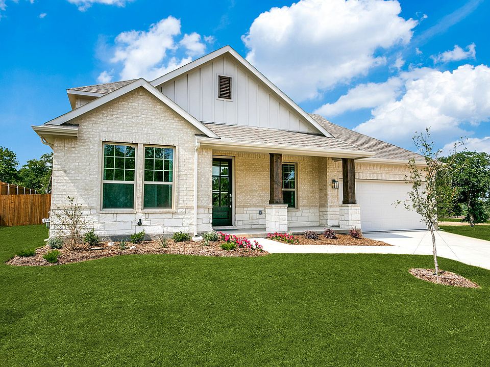 Front yard and front of Stone Eagle home in Azle, TX by Kindred Homes