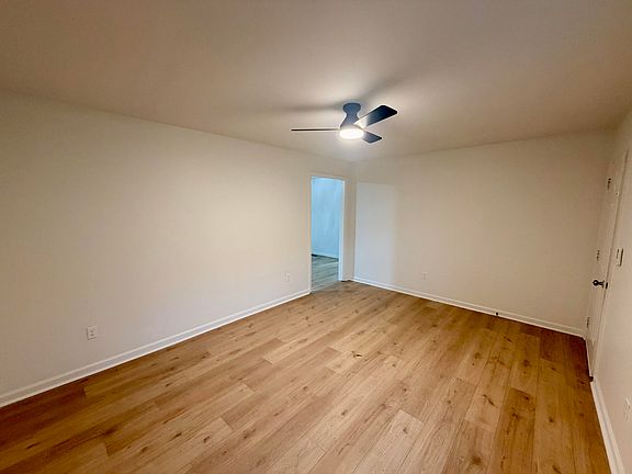4th image of 378 Pickett Dr