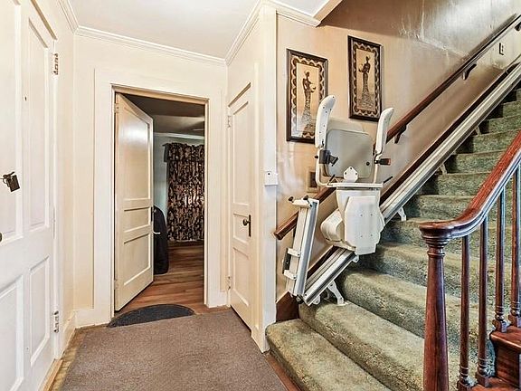11th image of 804 W 10th St