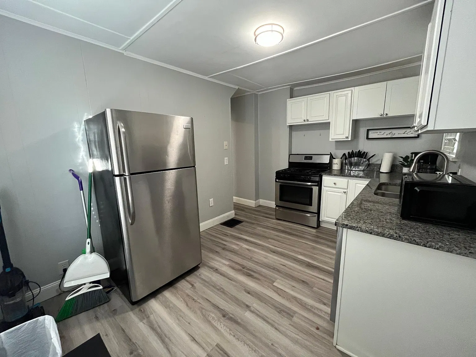 255 Southwood Ave — Photo 2
