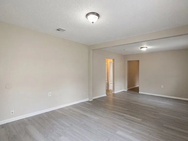 413 Montgomery St — Photo 2