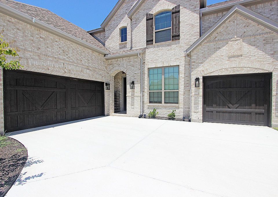 2nd image of 1004 Amber Knoll Dr