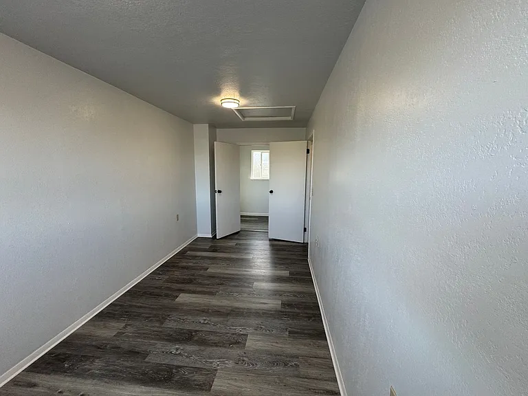 637 SW 9th St — Photo 18