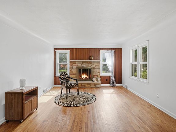 4th image of 1158 W Reid Rd