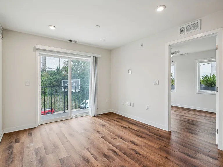 Graduate Pointe — Photo 233