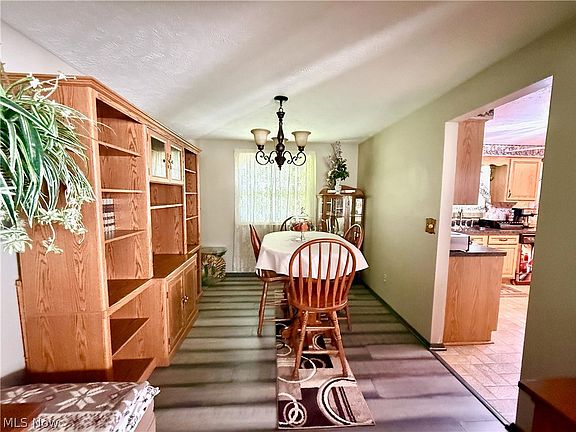 4th image of 9625 Brayes Manor Dr