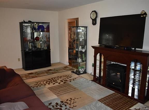 3rd image of 405 Cresson Ave