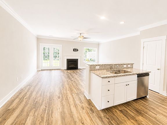 3rd image of 722 Elmbrook Dr