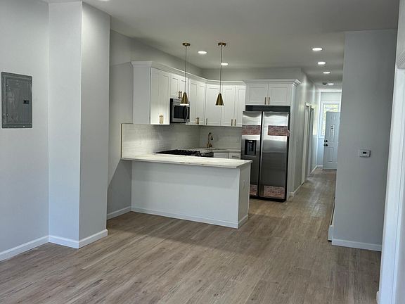 3rd image of 653 S 19th St Floor 2