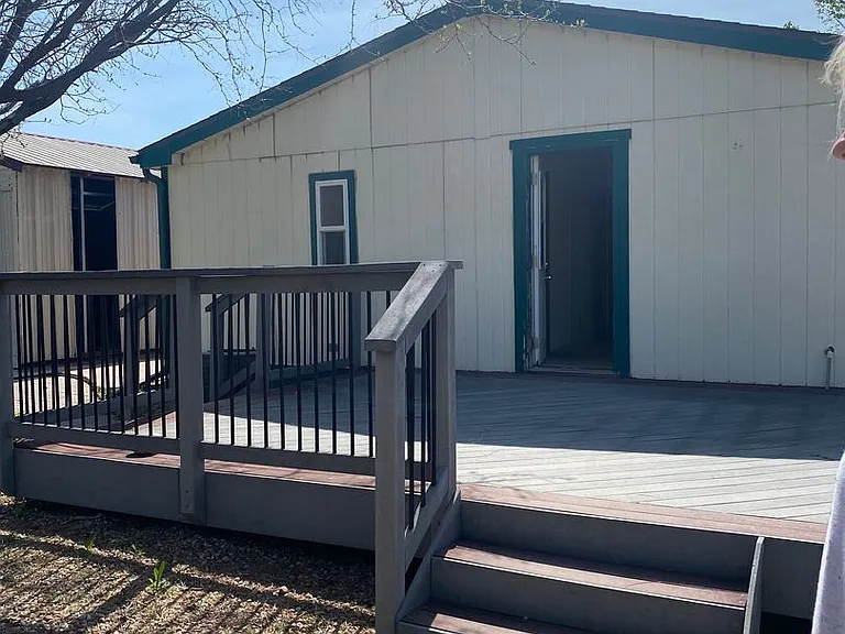 1253 N County Line Rd — Photo 3