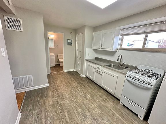 4th image of 1495 Balsam St #1B-1Ba-570Sqft