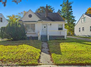 33 Canfield Dr, Mount Clemens, MI 48043