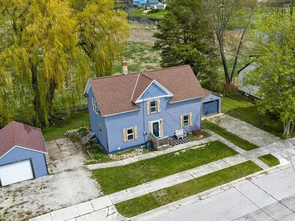 1215 Navarino St, Algoma, WI 54201