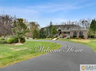 9 Greenbriar Ln, Millstone Township, NJ 08535