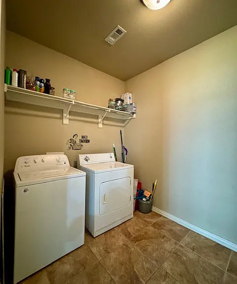 592 N Longfellow Ln — Photo 11