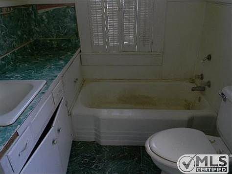 4th image of 903 W King St