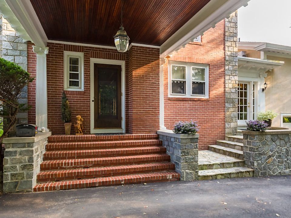 2nd image of 238 Pleasant St