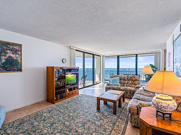 4th image of 5480 N Ocean Drive #A-Ph-C