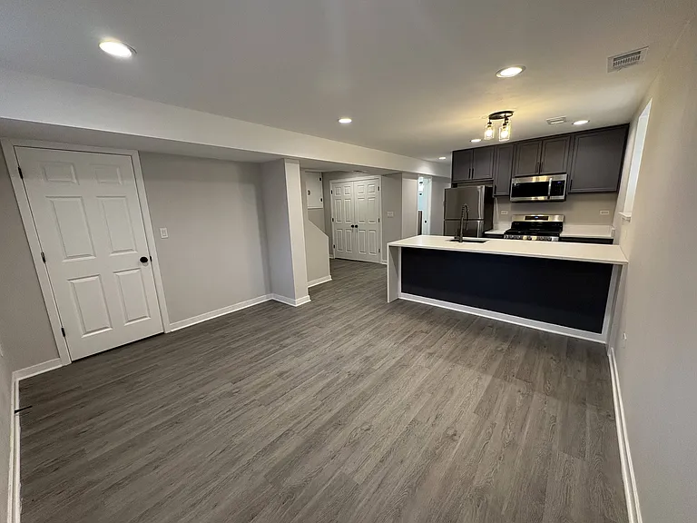 2739 W Evergreen Ave #G — Photo 2
