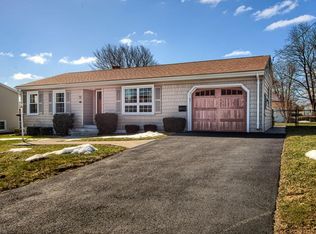 137 Wellesley Dr, Somerset, MA 02726