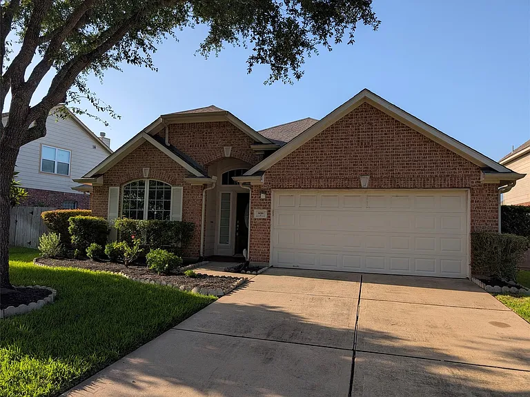 8018 Emperors Pass — Photo 1