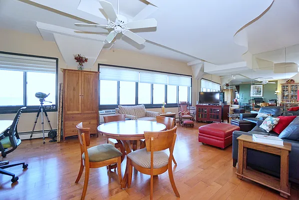 Sold by R New York | media 28